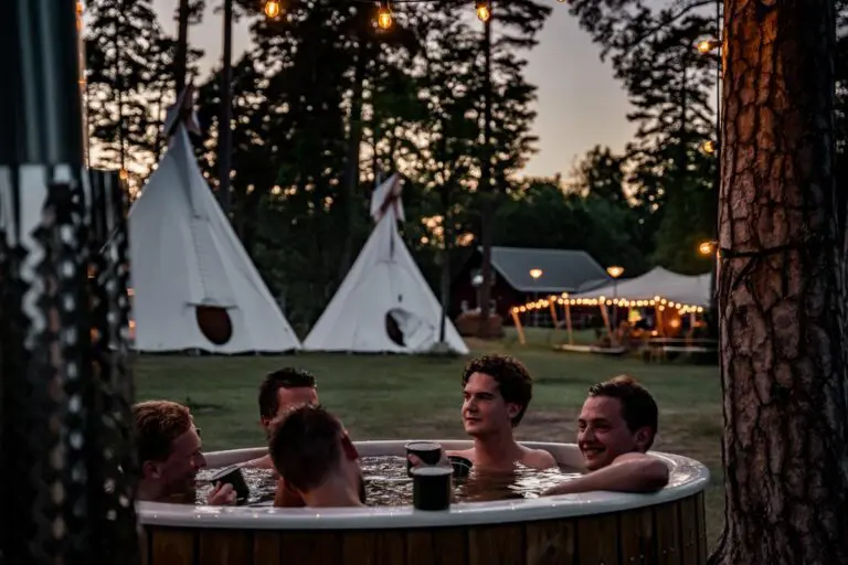 Hottub nordic woods glamping