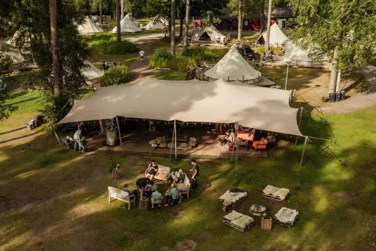 gezamelijke area nordic woods glamping